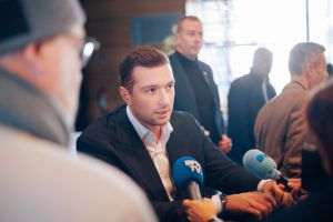 Jordan Bardella agresat cu un ou în timpul unei sesiuni de autografe în Franţa